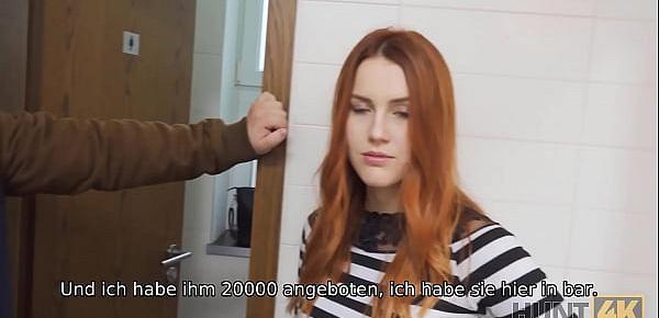 HUNT4K. Belle mit roten Haaren von Fremden in Toilette vor BF gefickt